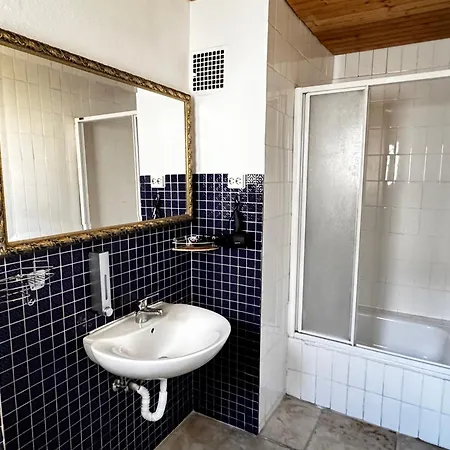 Vardi Haus Gæstehus *